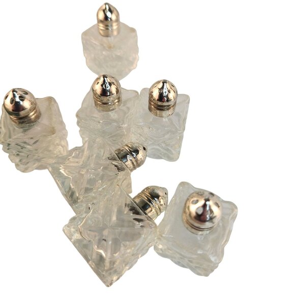 Set Of 8 Vintage Clear Glass Miniature Salt Shakers With Silver Tone Tops - Picture 2 of 9